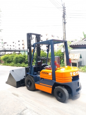 ขายรถยกโฟร์คลิฟท์ยี่ห้อ TOYOTA5FD20 เสายกสูง4 เมตร บุ้งกี๋