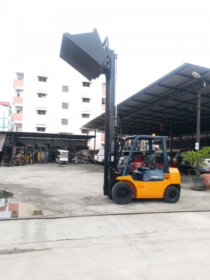 ขายรถยกโฟร์คลิฟท์ยี่ห้อ TOYOTA5FD20  ดีเซล