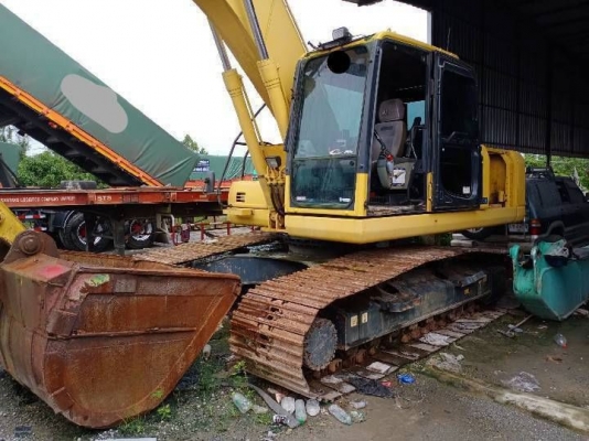 ขายKOMATSU PC200-8 บูมยาวช่วงล่างใหม่ทั้งหมดใช้ตักข้าวโพดเอกสารเล่มทะเบียนราคา 2,200,000