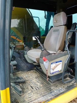 ขายKOMATSU PC200-8 บูมยาวช่วงล่างใหม่ทั้งหมดใช้ตักข้าวโพดเอกสารเล่มทะเบียนราคา 2,200,000