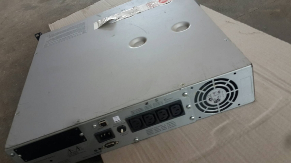 ้เครื่องสำรองไฟขนาดใหญ่ 1500 VA