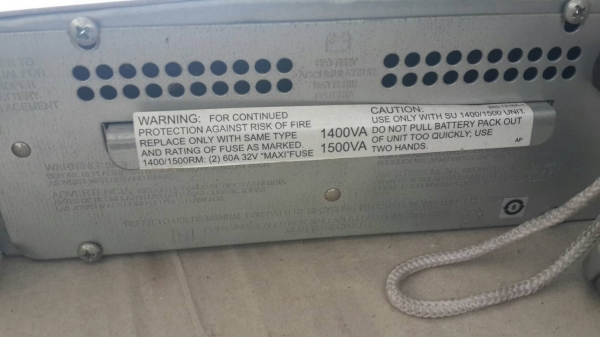 ้เครื่องสำรองไฟขนาดใหญ่ 1500 VA