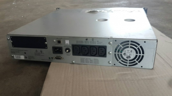 ้เครื่องสำรองไฟขนาดใหญ่ 1500 VA