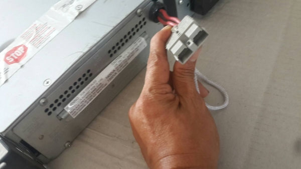 ้เครื่องสำรองไฟขนาดใหญ่ 1500 VA