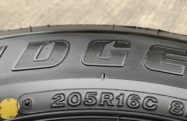 ยางป้ายแดง 205R16 Bridgestone ดอกเต็มๆ ตุ่มอลังทุกเส้น