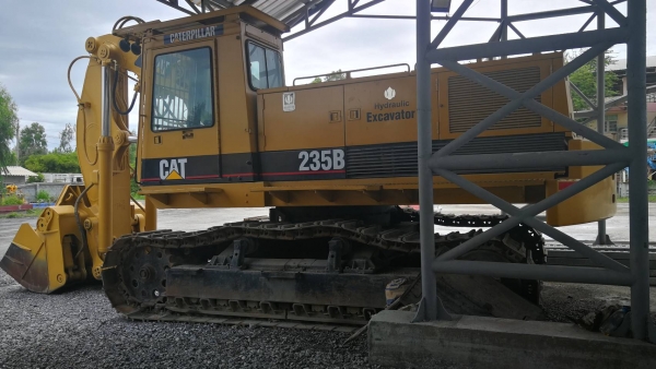 Caterpillar 235B /แม็กโครตักออก สวยเต็มตามรุ่น ใช้งานน้อย