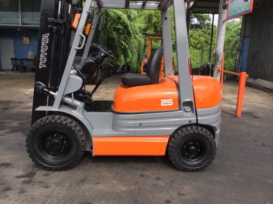 ขาย โฟรคลิฟท์ โตโยต้า รุ่น 6   เครื่อง ดีเซล