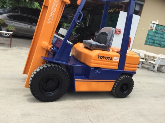 ขาย โฟรคลิฟท์ โตโยต้า รุ่น 5 เครื่อง ดีเซล