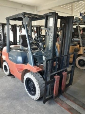 TOYOTA ขนาด 3ตัน เครื่องยนต์ดีเซล ☎️ ติดต่อ098-2492100 ภัทร