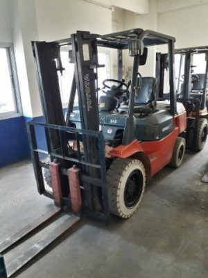 TOYOTA ขนาด 3ตัน เครื่องยนต์ดีเซล ☎️ ติดต่อ098-2492100 ภัทร