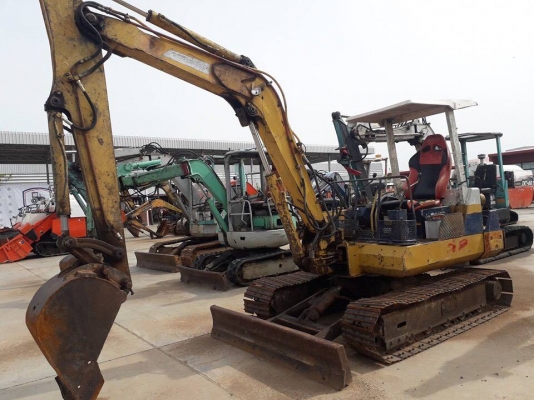 ขายรถแบคโฮ KOMATSU PC40-6 มีระบบกระแทก เปลี่ยนเครื่อง ปั๊มนิ้วแล้ว ราคา 145000