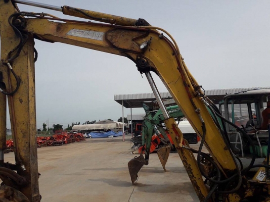 ขายรถแบคโฮ KOMATSU PC40-6 มีระบบกระแทก เปลี่ยนเครื่อง ปั๊มนิ้วแล้ว ราคา 145000