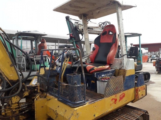 ขายรถแบคโฮ KOMATSU PC40-6 มีระบบกระแทก เปลี่ยนเครื่อง ปั๊มนิ้วแล้ว ราคา 145000