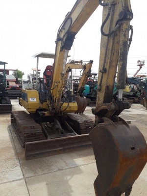 ขายรถแบคโฮ KOMATSU PC40-6 มีระบบกระแทก เปลี่ยนเครื่อง ปั๊มนิ้วแล้ว ราคา 145000