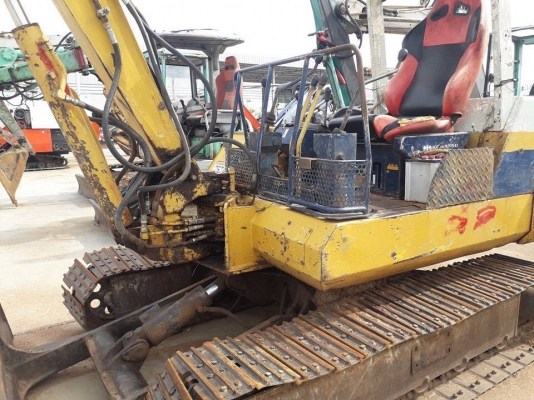 ขายรถแบคโฮ KOMATSU PC40-6 มีระบบกระแทก เปลี่ยนเครื่อง ปั๊มนิ้วแล้ว ราคา 145000