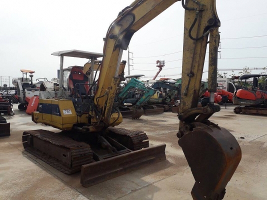 ขายรถแบคโฮ KOMATSU PC40-6 มีระบบกระแทก เปลี่ยนเครื่อง ปั๊มนิ้วแล้ว ราคา 145000