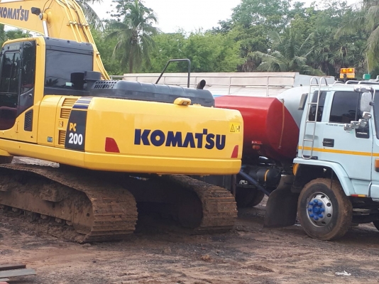 มี VDO ให้ชม.ขายดาวน์ 750000 KOMATSU PC200-8 MO ผ่อนต่อ 88000 x 18 = 1584000 ค่าเปลี่ยนสัญญา 25000 รวม 2359000 ผ่อนทุกวันที่ 3 ไมล์ 4330 ชม.