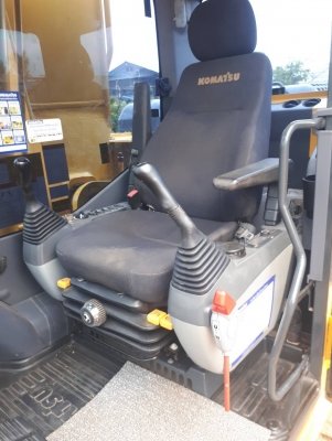 มี VDO ให้ชม.ขายดาวน์ 750000 KOMATSU PC200-8 MO ผ่อนต่อ 88000 x 18 = 1584000 ค่าเปลี่ยนสัญญา 25000 รวม 2359000 ผ่อนทุกวันที่ 3 ไมล์ 4330 ชม.