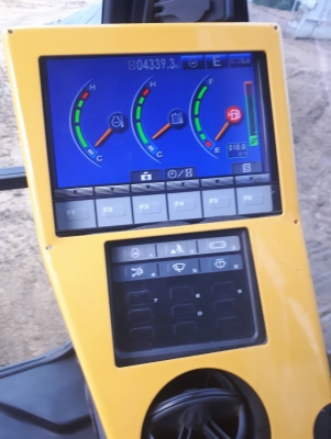 มี VDO ให้ชม.ขายดาวน์ 750000 KOMATSU PC200-8 MO ผ่อนต่อ 88000 x 18 = 1584000 ค่าเปลี่ยนสัญญา 25000 รวม 2359000 ผ่อนทุกวันที่ 3 ไมล์ 4330 ชม.