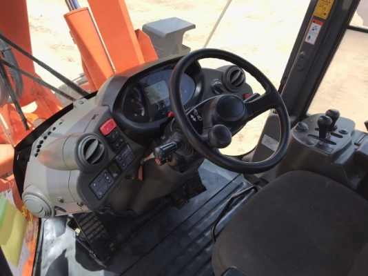 ขายรถตักล้อยาง HITACHI ZW150 (เทียบเท่า WA270-6) ปี 2013 นำเข้าเองจากญี่ปุ่น สวยพร้อมใช้ มีVDOการทำงานครับ