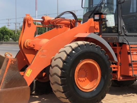 ขายรถตักล้อยาง HITACHI ZW150 (เทียบเท่า WA270-6) ปี 2013 นำเข้าเองจากญี่ปุ่น สวยพร้อมใช้ มีVDOการทำงานครับ