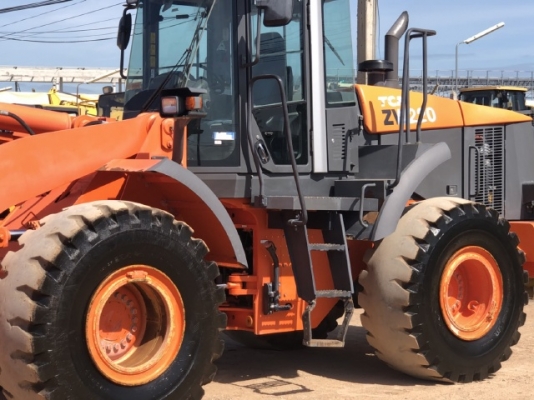 ขายรถตักล้อยาง HITACHI ZW220 นำเข้าเองจากญี่ปุ่น สภาพสวยพร้อมใช้ มีVDOการทำงานครับ