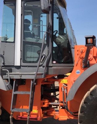 ขายรถตักล้อยาง HITACHI ZW220 นำเข้าเองจากญี่ปุ่น สภาพสวยพร้อมใช้ มีVDOการทำงานครับ