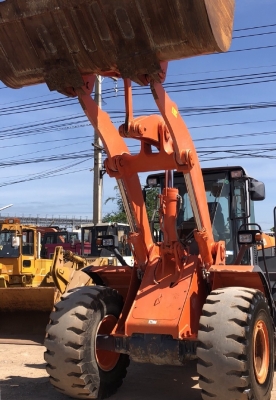 ขายรถตักล้อยาง HITACHI ZW220 นำเข้าเองจากญี่ปุ่น สภาพสวยพร้อมใช้ มีVDOการทำงานครับ