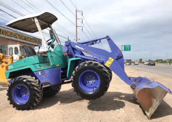ขายรถตักล้อยาง KOMATSU WA40-3E นำเข้าเองจากญี่ปุ่น สภาพสวยพร้อมใช้ มีVDOการทำงานครับ