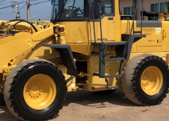 ขายรถตักล้อยาง KOMATSU WA200-3E แขนยาวพิเศษ รถนอกนำเข้าจากญี่ปุ่น สภาพสวยพร้อมใช้ มีVDOการทำงานครับ