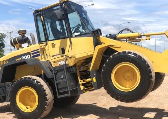ขายรถตักล้อยาง KOMATSU WA200-5 แขนยาวพิเศษ นำเข้าเองจากญี่ปุ่น สภาพสวยพร้อมใช้ มีVDOการทำงานครับ