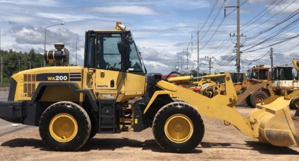 ขายรถตักล้อยาง KOMATSU WA200-5 แขนยาวพิเศษ นำเข้าเองจากญี่ปุ่น สภาพสวยพร้อมใช้ มีVDOการทำงานครับ