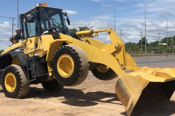 ขายรถตักล้อยาง KOMATSU WA200-5 แขนยาวพิเศษ นำเข้าเองจากญี่ปุ่น สภาพสวยพร้อมใช้ มีVDOการทำงานครับ