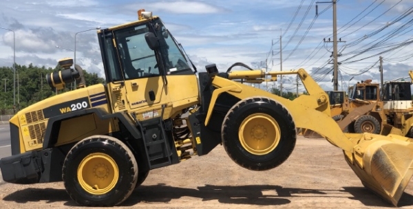 ขายรถตักล้อยาง KOMATSU WA200-5 แขนยาวพิเศษ นำเข้าเองจากญี่ปุ่น สภาพสวยพร้อมใช้ มีVDOการทำงานครับ