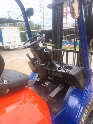 รถโฟลคลิฟท์ TOYOTA 2.5ตัน รุ่น7 เครื่องดีเซล เสาสูง5 เมตร งาสไลด์