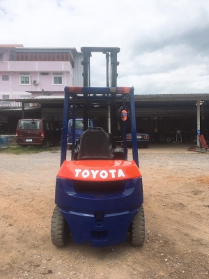 รถโฟลคลิฟท์ TOYOTA 2.5ตัน รุ่น7 เครื่องดีเซล เสาสูง5 เมตร งาสไลด์