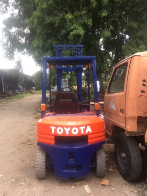 รถโฟลคลิฟท์ TOYOTA 2.5 ตัน รุ่น5 เครื่องเบนซิน เสาสูง4 เมตร รถโฟลคลิฟท์ TOYOTA 2.5 ตัน รุ่น5 เครื่องเบนซิน เสาสูง4 เมตร