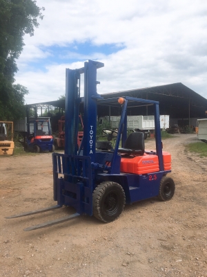 รถโฟลคลิฟท์ TOYOTA 2.5 ตัน รุ่น5 เครื่องเบนซิน เสาสูง4 เมตร