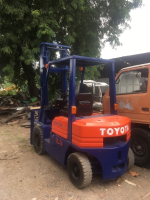 รถโฟลคลิฟท์ TOYOTA 2.5 ตัน รุ่น5 เครื่องเบนซิน เสาสูง4 เมตร รถโฟลคลิฟท์ TOYOTA 2.5 ตัน รุ่น5 เครื่องเบนซิน เสาสูง4 เมตร