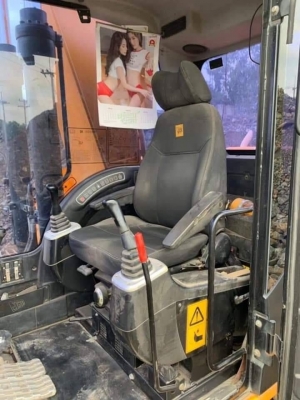 ขาย 1,090,000 บาท JCB JS200SC ทำงาน 9,182 ชม เครื่องดี ปั้มแรง โช่หนา เอวแน่น ไฟฟ้าครบ เอกสารเล่มทะเบียน  รถอยู่  สุรินทร์ โทร 0610710295  สนใจ รายการสินค้า อื่นๆ ที่ เว็ปไชค์ Truck2Hand https://www.truck2hand.com/index.php?actions=content/search&amp;memb