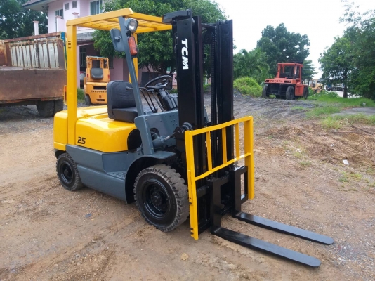 ขายรถยก TCM FD25 Z5 เครื่องดีเซล C240 เสาสูง 3 เมตร ยกได้ 2.5 ตัน เกียร์ออโต้ รถนอกนำเข้า ติดต่อ 098-7962549