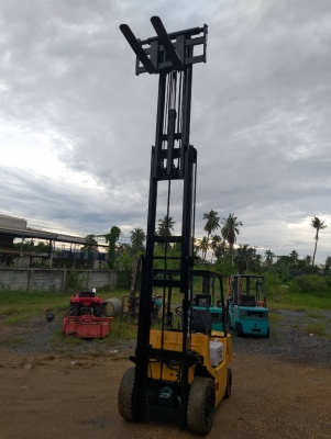 ขายรถยก TCM FD25 Z2 เครื่องดีเซล C240 เสาสูง 5 เมตร ยกได้ 2.5 ตัน เกียร์ธรรมดา สไลด์ชิพ ยางตันหน้า-หลัง รถนอกนำเข้า ติดต่อ 063-5628992