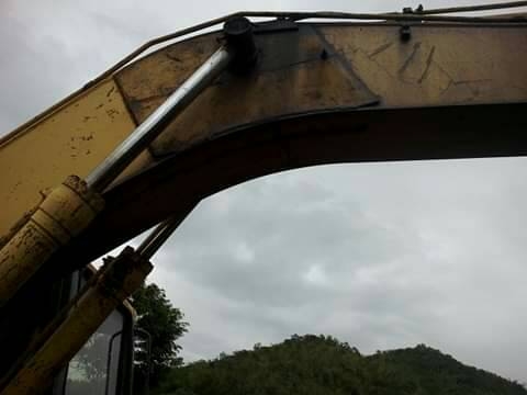 ขายKOMATSU PC200-6 ไฟตัดทำงานได้ปกติใช้ได้เอวดีช่วงล่างดีปั้มแรงมีเอกสารซื้อขายราค 500,000