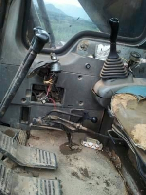 ขายKOMATSU PC200-6 ไฟตัดทำงานใช้ได้ปกติเอวดีช่วงล่างดีปั้มแรงมีเอกสารซื้อขายราคา 500,000