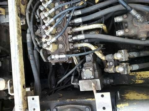 ขายKOMATSU PC200-6 ไฟตัดทำงานใช้ได้ปกติเอวดีช่วงล่างดีปั้มแรงมีเอกสารซื้อขายราคา 500,000