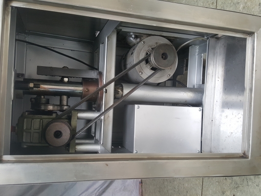 ขายเครื่องปิดฝาขวดเกลียว กึ่งอัตโนมัติ