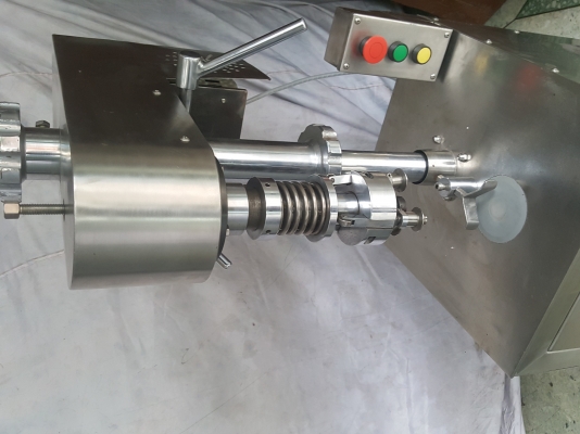 ขายเครื่องปิดฝาขวดเกลียว กึ่งอัตโนมัติ