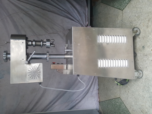 ขายเครื่องปิดฝาขวดเกลียว กึ่งอัตโนมัติ