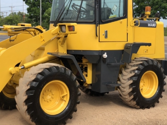 ขายรถตักล้อยาง KOMATSU WA80-3 นำเข้าเองจากญี่ปุ่น สภาพสวยพร้อม มีVDOการทำงานครับ