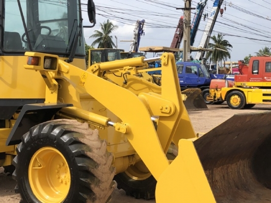 ขายรถตักล้อยาง KOMATSU WA80-3 นำเข้าเองจากญี่ปุ่น สภาพสวยพร้อม มีVDOการทำงานครับ